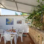 Blue House In Con Piscina