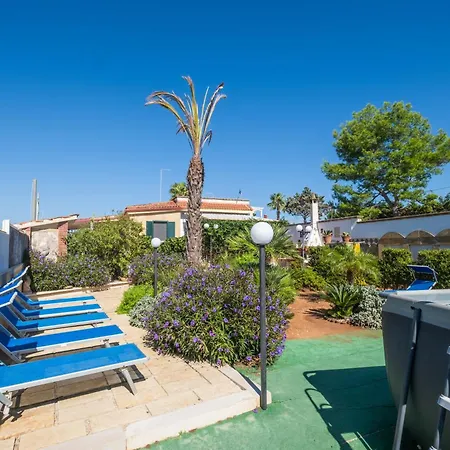Blue House In Con Piscina Holiday home *