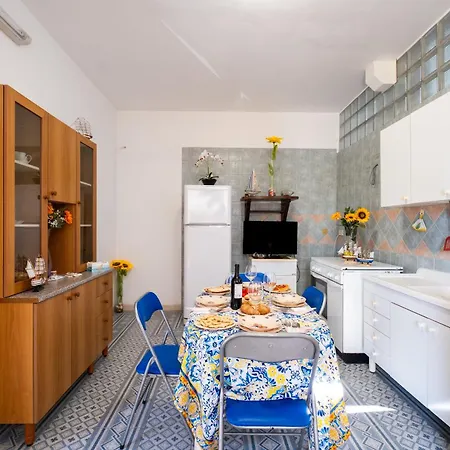 Blue House In Con Piscina Holiday home