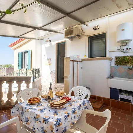 Blue House In Con Piscina Holiday home *