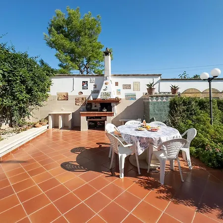 Blue House In Con Piscina